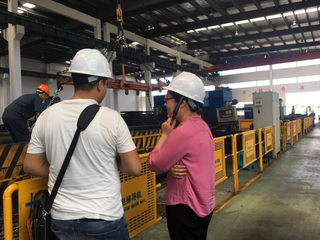 Warmly welcome our client from Iraq come to visit our factory !